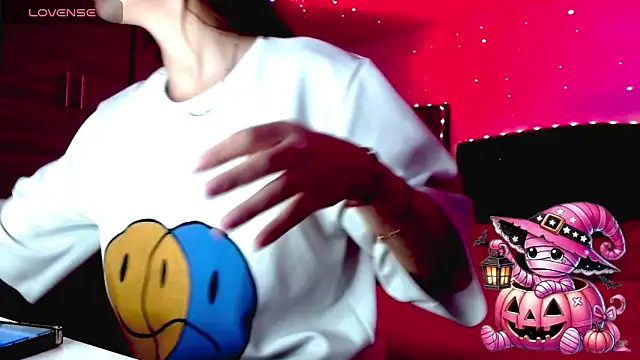 Snapshot of holy_juli chatting on October 2025 03:20:02 AM holy juli online show from October 2025 03:20:02 AM