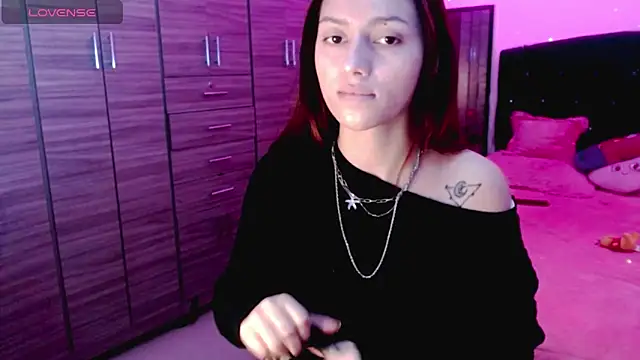 Snapshot of holy_juli chatting on November 2025 03:31:01 AM holy juli online show from November 2025 03:31:01 AM