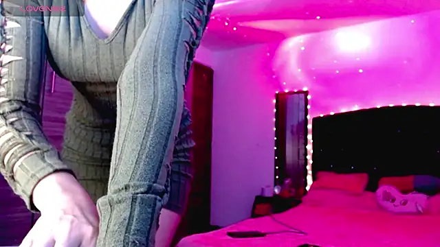 Snapshot of holy_juli chatting on November 2025 03:39:02 AM holy juli online show from November 2025 03:39:02 AM