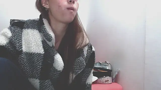 holy juli online show from April 2026 03:50:02 AM