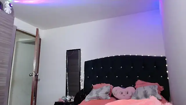 holy juli online show from July 2026 03:47:02 AM