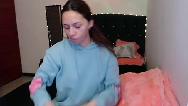 holy juli online show from July 2026 05:03:01 AM