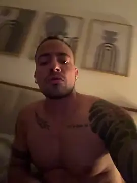 Snapshot of Kaueleon chatting on March 2025 08:10:02 AM Kaueleon online show from March 2025 08:10:02 AM