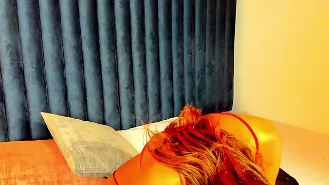 Snapshot of Lily_Miiller chatting on January 2025 05:45:02 PM Lily Miiller online show from January 2025 05:45:02 PM