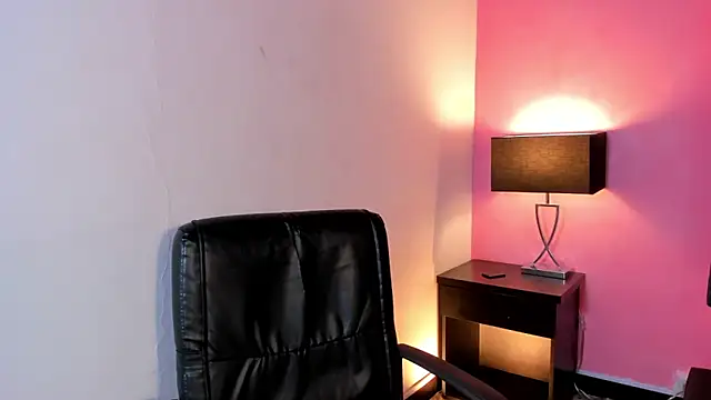 Snapshot of Lily_Miiller chatting on February 2025 09:25:02 PM Lily Miiller online show from February 2025 09:25:02 PM