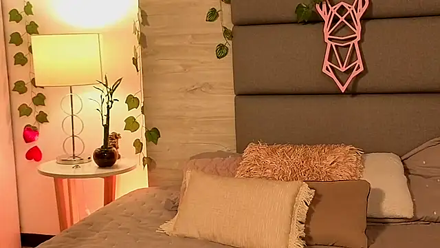 Snapshot of Lily_Miiller chatting on October 2025 08:17:01 PM Lily Miiller online show from October 2025 08:17:01 PM