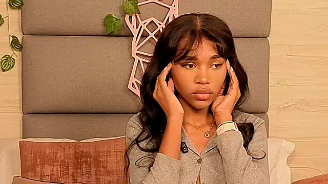 Snapshot of Lily_Miiller chatting on October 2025 08:51:02 PM Lily Miiller online show from October 2025 08:51:02 PM