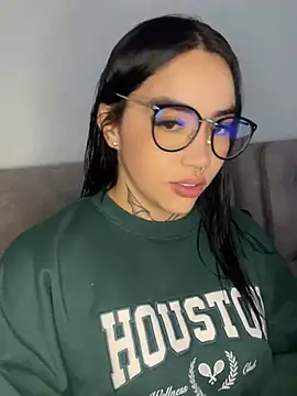 Snapshot of Nickiiiii chatting on February 2025 04:59:02 AM Nickiiiii online show from February 2025 04:59:02 AM