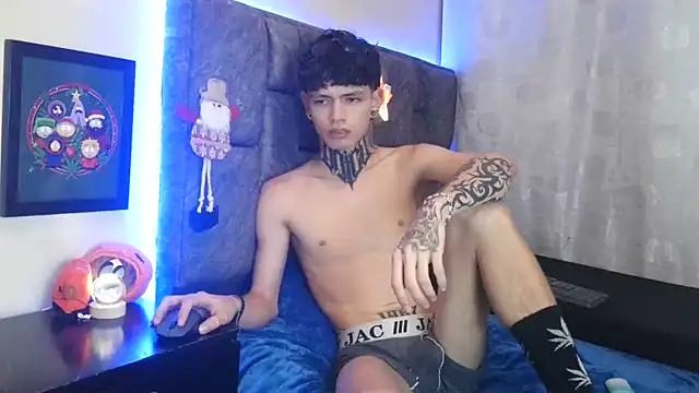 Snapshot of Dan_brownn chatting on December 2024 07:30:02 PM Dan brownn online show from December 2024 07:30:02 PM