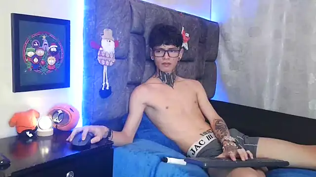 Snapshot of Dan_brownn chatting on December 2024 07:43:02 PM Dan brownn online show from December 2024 07:43:02 PM