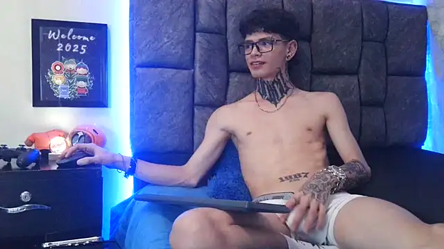 Snapshot of Dan_brownn chatting on January 2025 03:01:01 AM Dan brownn online show from January 2025 03:01:01 AM