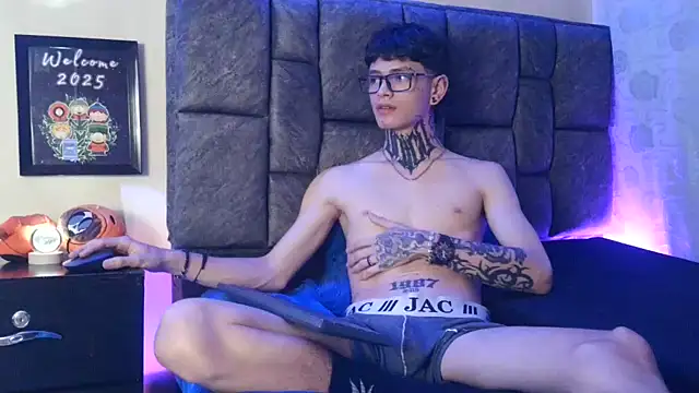 Snapshot of Dan_brownn chatting on February 2025 03:00:02 AM Dan brownn online show from February 2025 03:00:02 AM