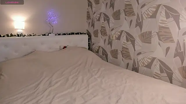 Snapshot of ViolaBloom22 chatting on January 2025 07:51:02 PM ViolaBloom22 online show from January 2025 07:51:02 PM