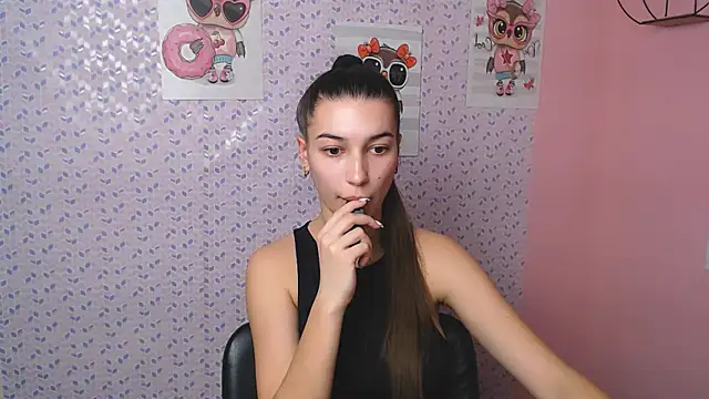 Snapshot of KarolinaRosse_ chatting on January 2025 01:18:02 PM KarolinaRosse online show from January 2025 01:18:02 PM