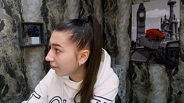 Snapshot of KarolinaRosse_ chatting on February 2025 07:15:02 AM KarolinaRosse online show from February 2025 07:15:02 AM