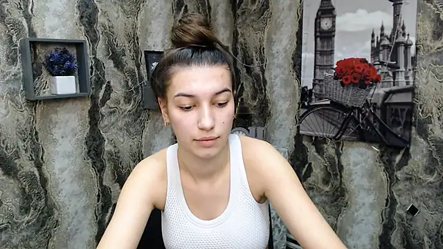 Snapshot of KarolinaRosse_ chatting on February 2025 12:57:02 PM KarolinaRosse online show from February 2025 12:57:02 PM