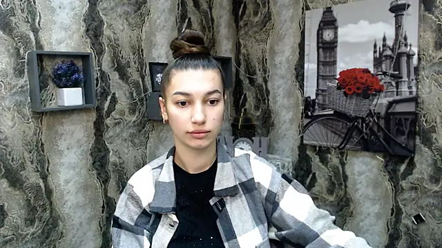 Snapshot of KarolinaRosse_ chatting on February 2025 07:07:01 AM KarolinaRosse online show from February 2025 07:07:01 AM