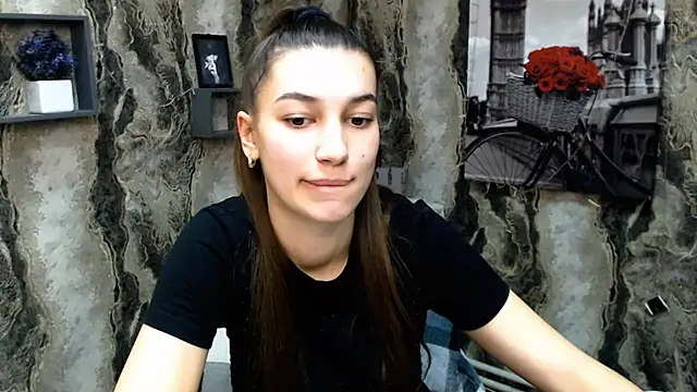 Snapshot of KarolinaRosse_ chatting on February 2025 01:11:02 PM KarolinaRosse online show from February 2025 01:11:02 PM