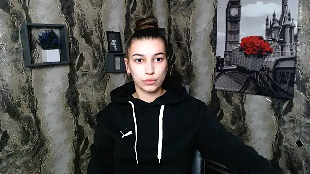 Snapshot of KarolinaRosse_ chatting on February 2025 06:42:01 AM KarolinaRosse online show from February 2025 06:42:01 AM