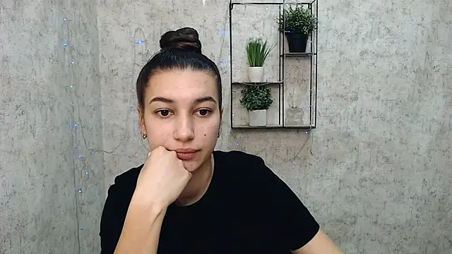 Snapshot of KarolinaRosse_ chatting on February 2025 06:44:01 AM KarolinaRosse online show from February 2025 06:44:01 AM