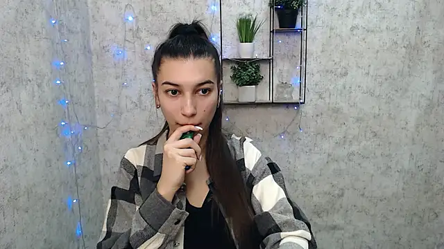 Snapshot of KarolinaRosse_ chatting on February 2025 10:07:01 AM KarolinaRosse online show from February 2025 10:07:01 AM