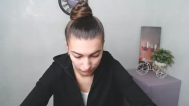 Snapshot of KarolinaRosse_ chatting on February 2025 07:06:02 AM KarolinaRosse online show from February 2025 07:06:02 AM