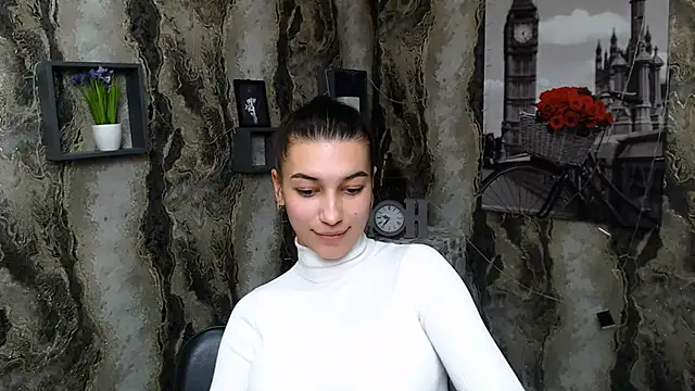 Snapshot of KarolinaRosse_ chatting on February 2025 01:00:02 PM KarolinaRosse online show from February 2025 01:00:02 PM