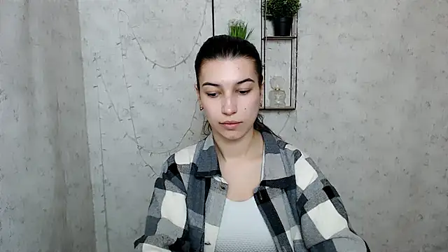 Snapshot of KarolinaRosse_ chatting on March 2025 06:58:02 AM KarolinaRosse online show from March 2025 06:58:02 AM