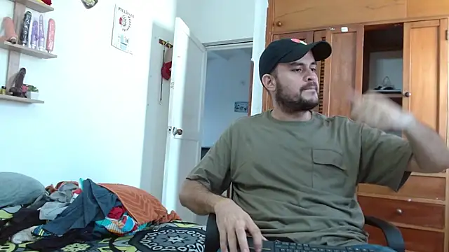 Snapshot of fetish_padrino chatting on February 2025 03:43:01 PM fetish padrino online show from February 2025 03:43:01 PM