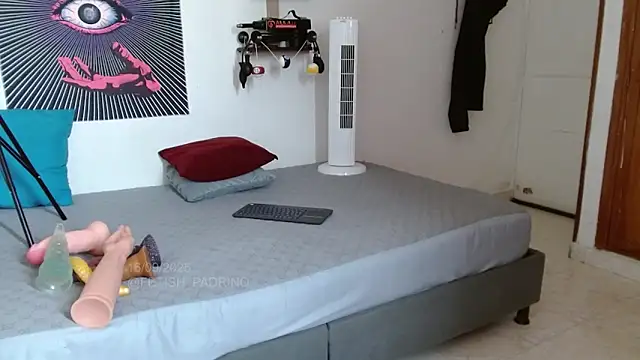 Snapshot of fetish_padrino chatting on September 2025 02:40:01 PM fetish padrino online show from September 2025 02:40:01 PM