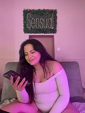 Snapshot of PoliBenett_ chatting on January 2025 09:31:01 PM PoliBenett online show from January 2025 09:31:01 PM