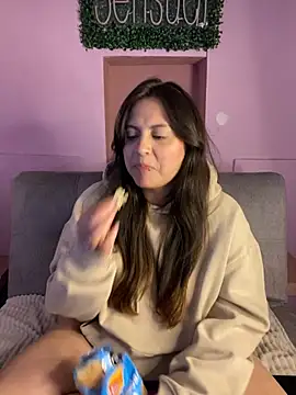 Snapshot of PoliBenett_ chatting on January 2025 11:05:02 PM PoliBenett online show from January 2025 11:05:02 PM