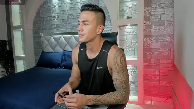 Aron Bolt online show from March 2025 11:53:02 PM