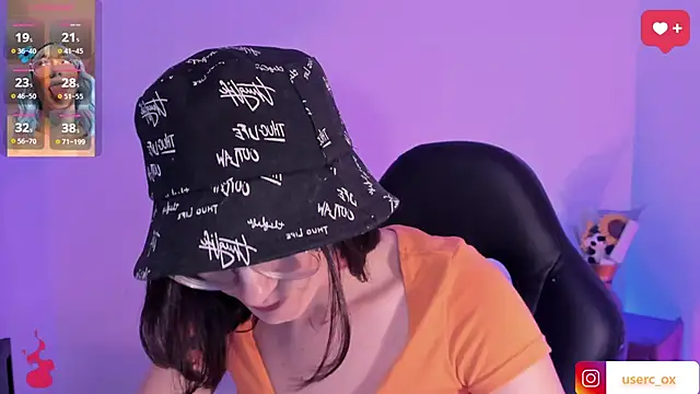 Snapshot of haanna_thompsoon chatting on February 2025 10:29:02 PM haanna thompsoon online show from February 2025 10:29:02 PM