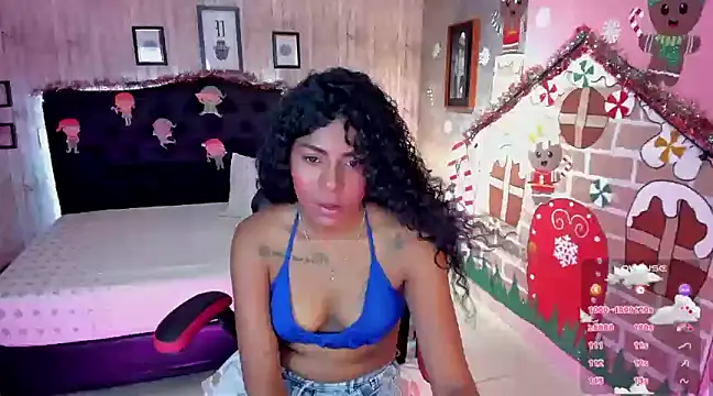 Snapshot of Edelaine_rogers chatting on December 2024 10:43:02 PM Edelaine rogers online show from December 2024 10:43:02 PM