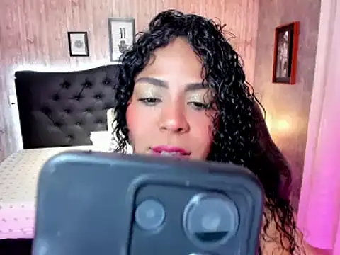 Snapshot of Edelaine_rogers chatting on March 2025 04:43:01 AM Edelaine rogers online show from March 2025 04:43:01 AM