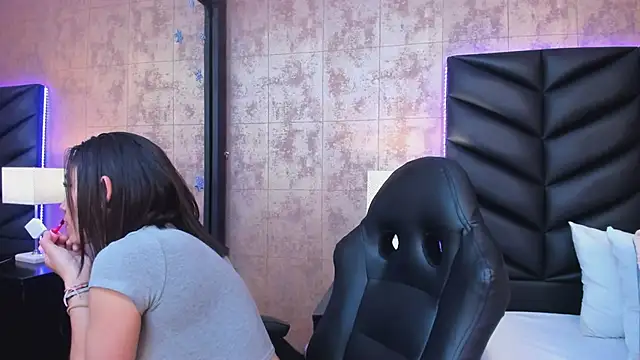 Snapshot of HazelMoret chatting on December 2024 11:16:01 PM HazelMoret online show from December 2024 11:16:01 PM