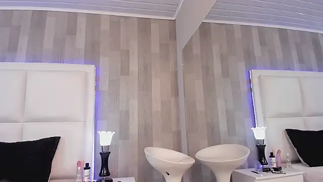 Snapshot of HazelMoret chatting on February 2025 02:54:01 PM HazelMoret online show from February 2025 02:54:01 PM