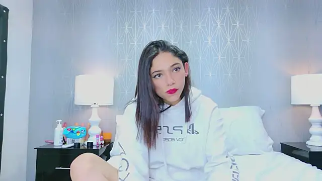 Snapshot of HazelMoret chatting on February 2026 03:37:02 PM HazelMoret online show from February 2026 03:37:02 PM