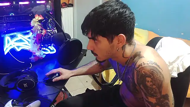 Snapshot of Badboyi1997 chatting on October 2025 04:18:01 PM Badboyi1997 online show from October 2025 04:18:01 PM