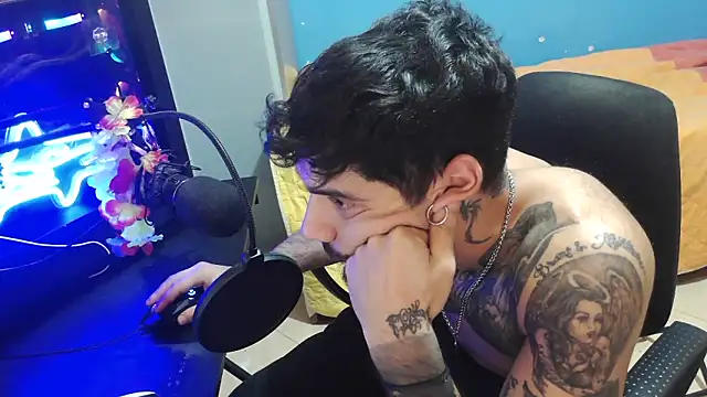 Snapshot of Badboyi1997 chatting on October 2025 01:02:02 AM Badboyi1997 online show from October 2025 01:02:02 AM