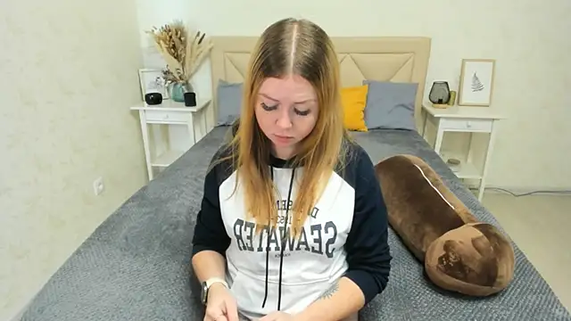 BettyBloom69 online show from September 2025 04:45:02 AM