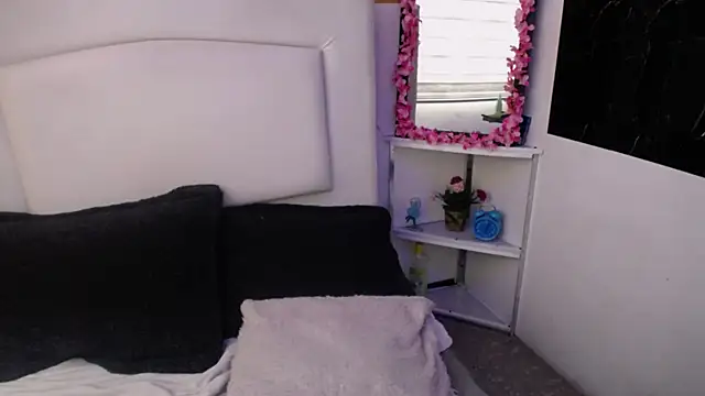 Snapshot of palmer_mIix chatting on December 2024 05:18:02 PM palmer mIix online show from December 2024 05:18:02 PM