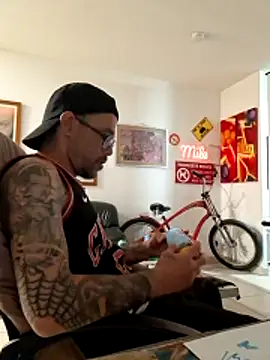 mileflav0r online show from April 2026 09:32:02 PM