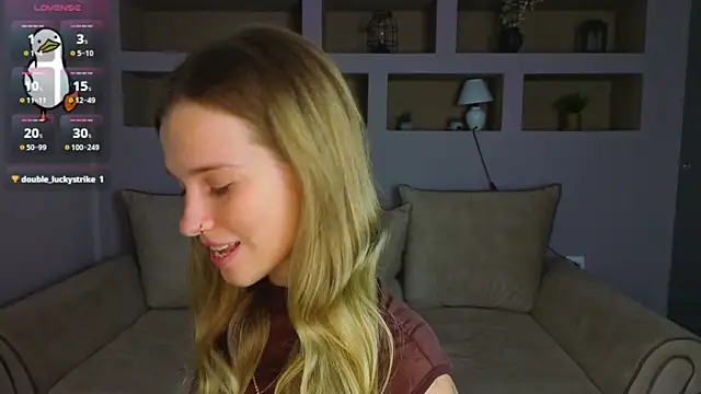 Snapshot of LinaCristonsen chatting on October 2025 03:10:02 PM LinaCristonsen online show from October 2025 03:10:02 PM