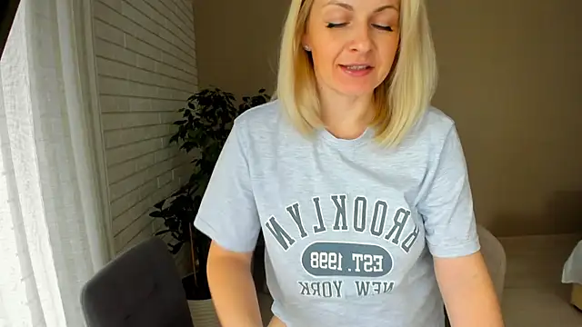 Snapshot of Alicee_Gracee chatting on February 2025 07:51:02 AM Alicee Gracee online show from February 2025 07:51:02 AM