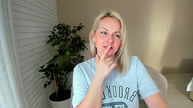 Snapshot of Alicee_Gracee chatting on February 2025 10:58:02 AM Alicee Gracee online show from February 2025 10:58:02 AM