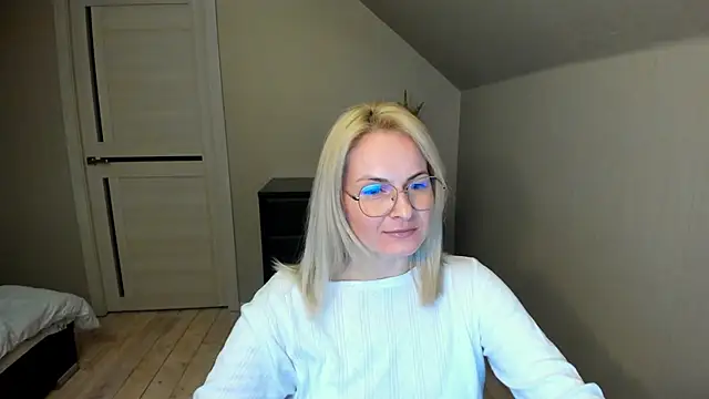 Snapshot of Alicee_Gracee chatting on February 2025 09:37:02 PM Alicee Gracee online show from February 2025 09:37:02 PM