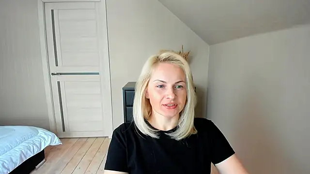 Snapshot of Alicee_Gracee chatting on February 2025 01:17:02 PM Alicee Gracee online show from February 2025 01:17:02 PM