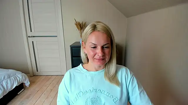 Snapshot of Alicee_Gracee chatting on October 2025 08:36:02 AM Alicee Gracee online show from October 2025 08:36:02 AM